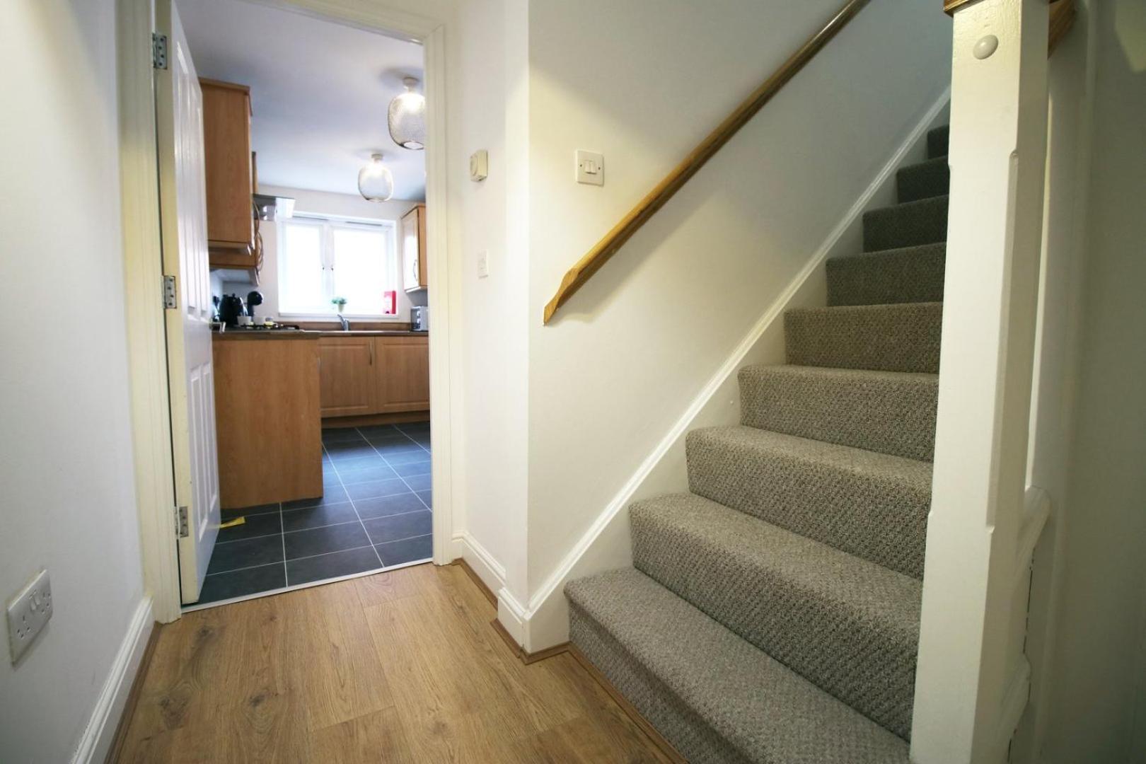 Spacious 5 Bedroom | With Fenced Backyard 뉴포트 외부 사진