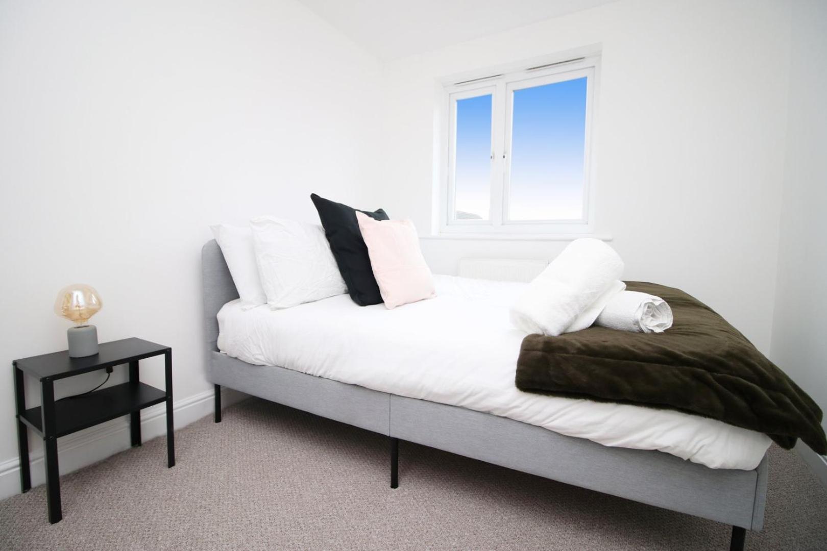 Spacious 5 Bedroom | With Fenced Backyard 뉴포트 외부 사진