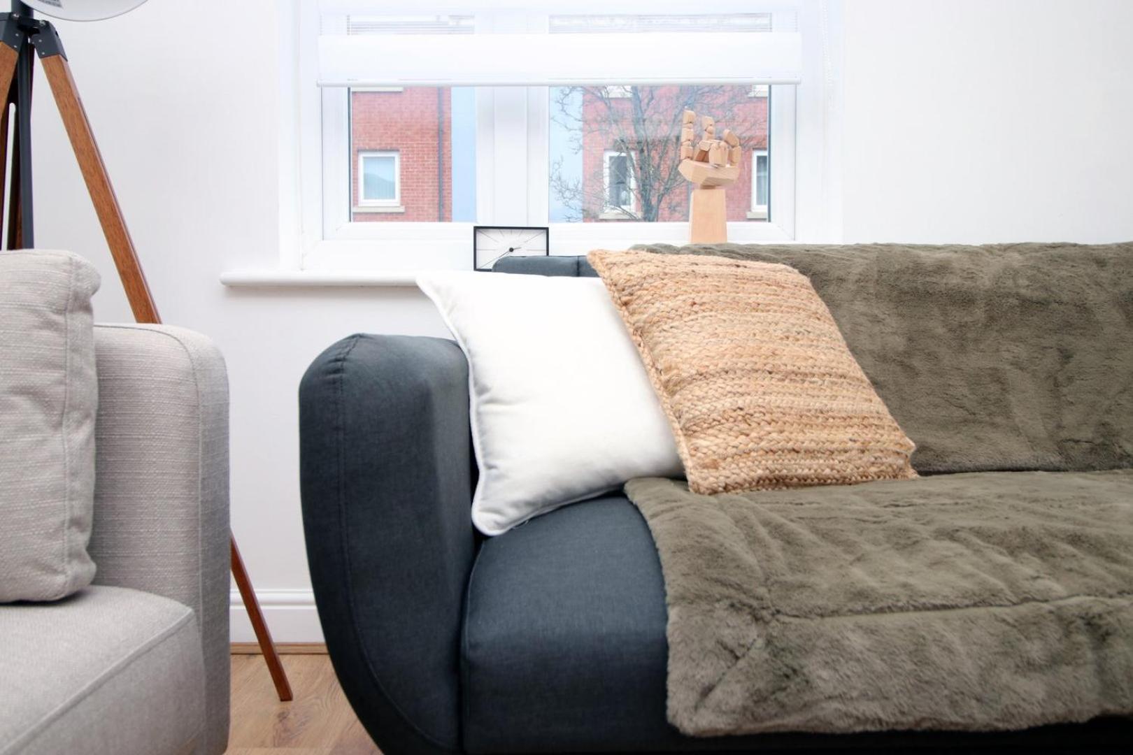 Spacious 5 Bedroom | With Fenced Backyard 뉴포트 외부 사진